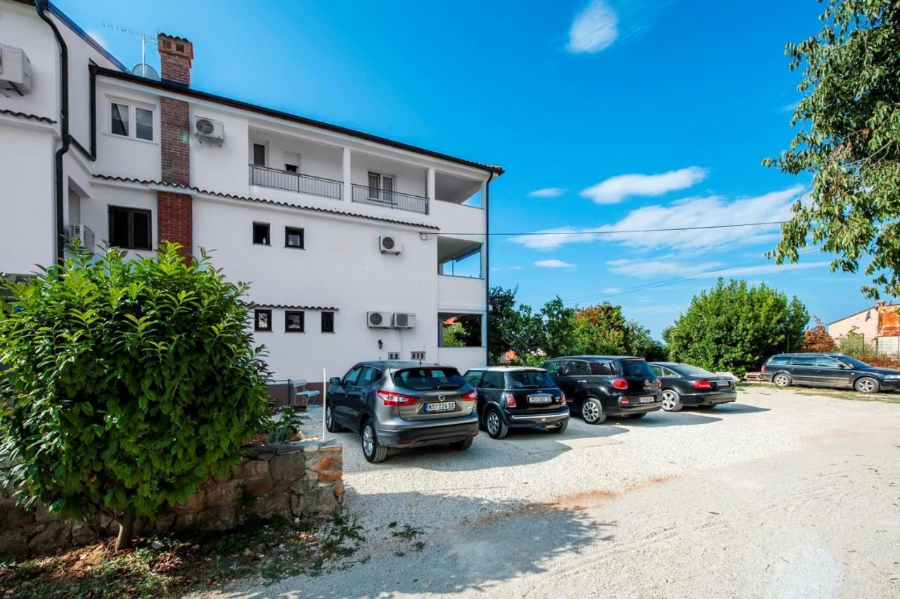 Apartments Nikval Rovinj Exterior foto